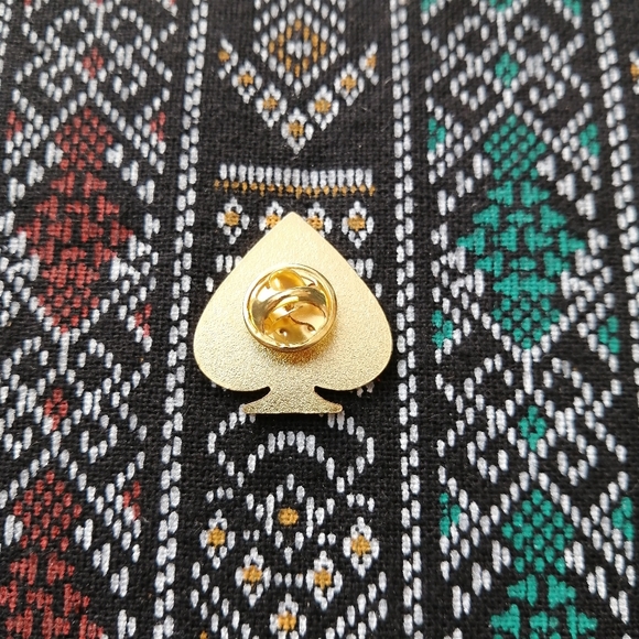 📍2/20$ Spade Enamel Pin NWOT - Picture 3 of 4